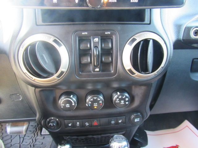 Used 2016 Jeep Wrangler Unlimited Sahara image 17