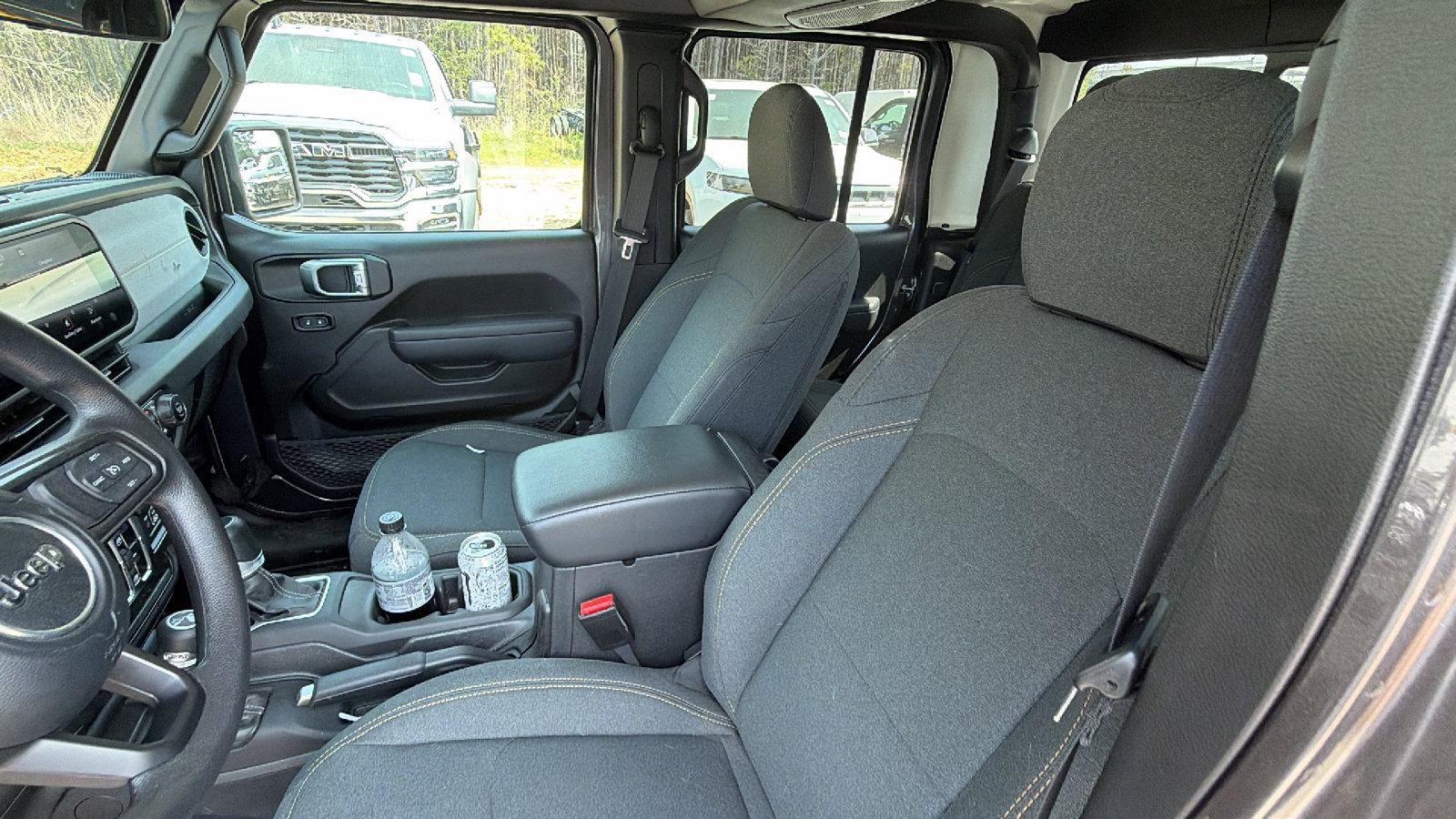 Used 2025 Jeep Gladiator Sport image 17