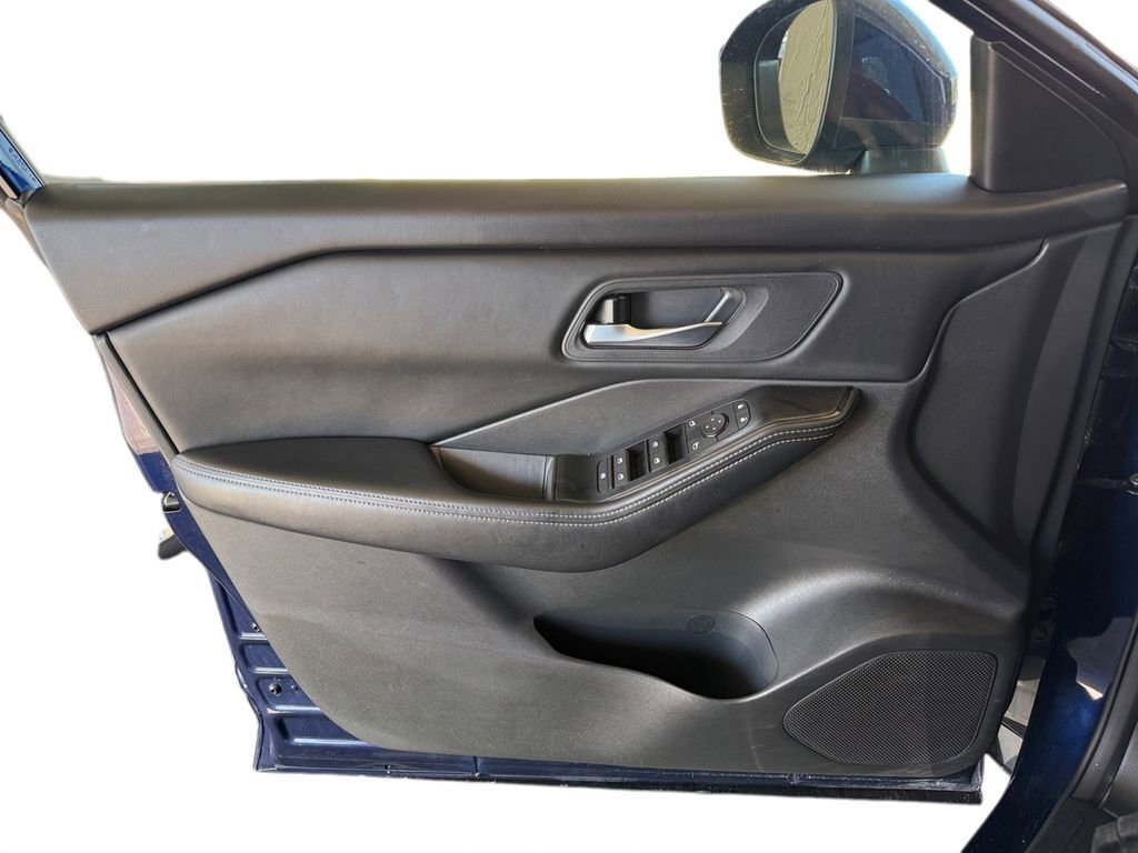 Used 2024 Nissan Rogue SV FWD image 17