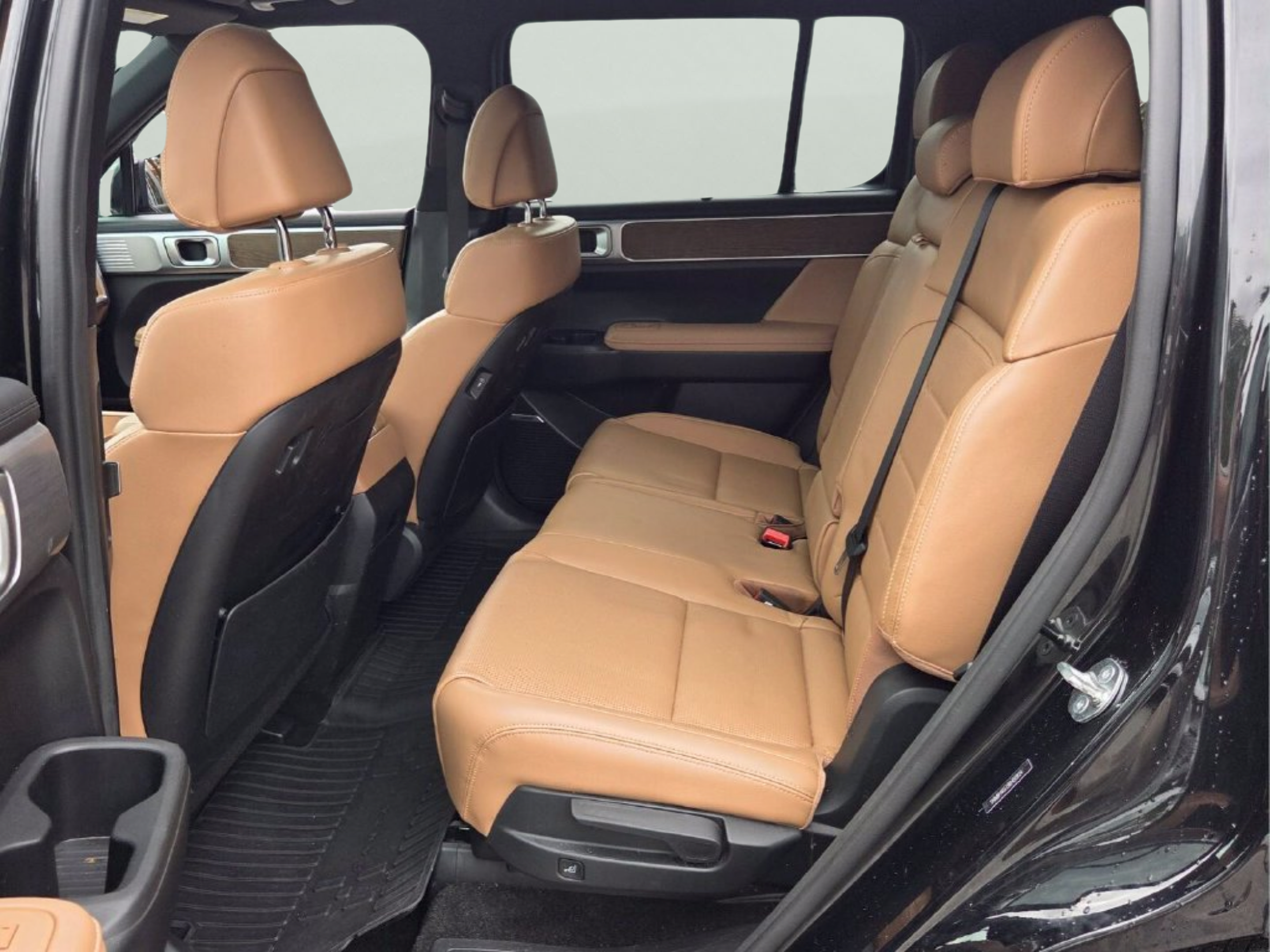 Used 2024 Hyundai Santa Fe Limited FWD image 11