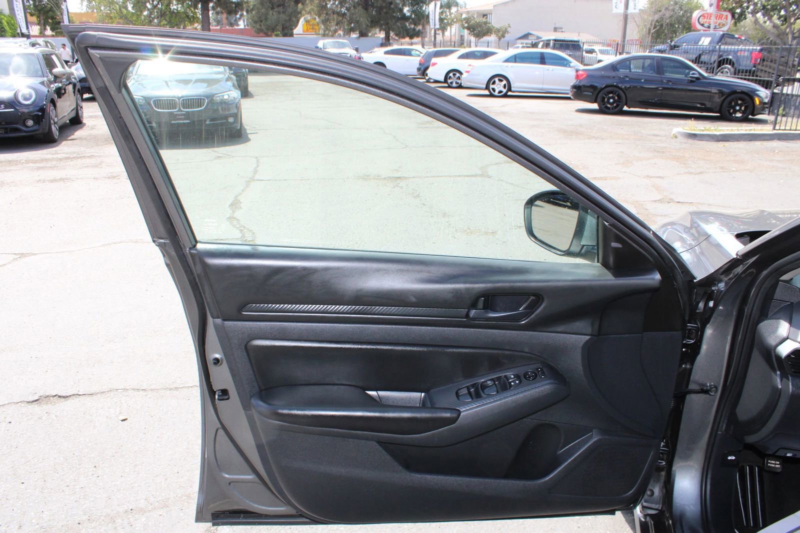 Used 2023 Nissan Altima 2.5 S image 3