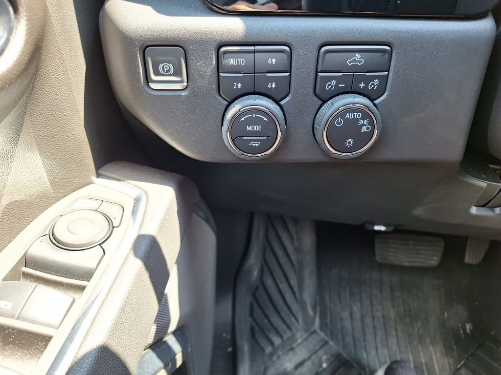 Used 2025 Chevrolet Silverado 1500 LT image 17