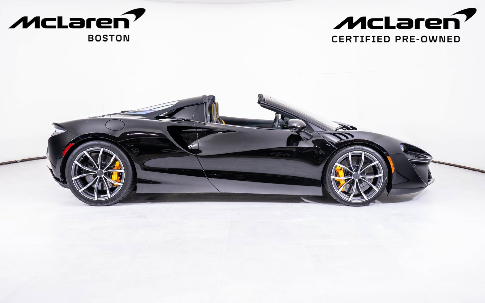 Used 2025 McLaren Artura Spider image 8
