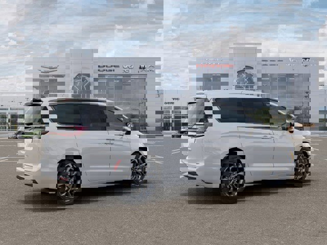New 2026 Chrysler Pacifica Select image 4