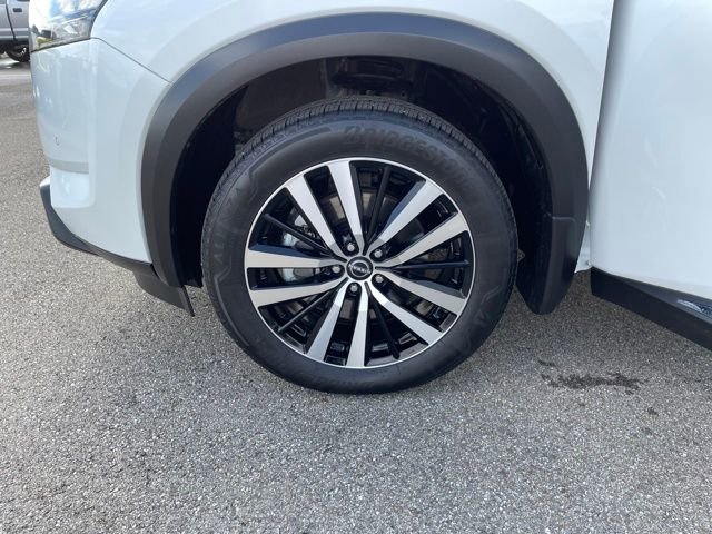 Used 2025 Nissan Pathfinder Platinum w/ Cargo Package image 24