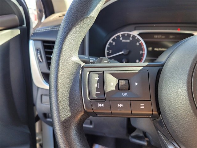 Used 2023 Nissan Rogue S image 19