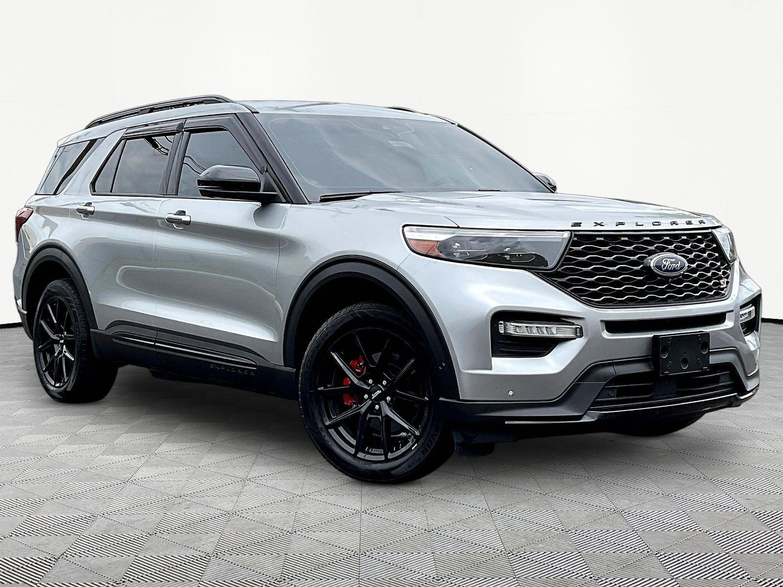 Used 2020 Ford Explorer ST AWD/4WD image 3