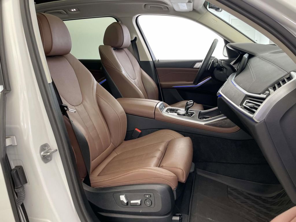 Used 2022 BMW X7 xDrive40i w/ Cold Weather Package AWD/4WD image 21