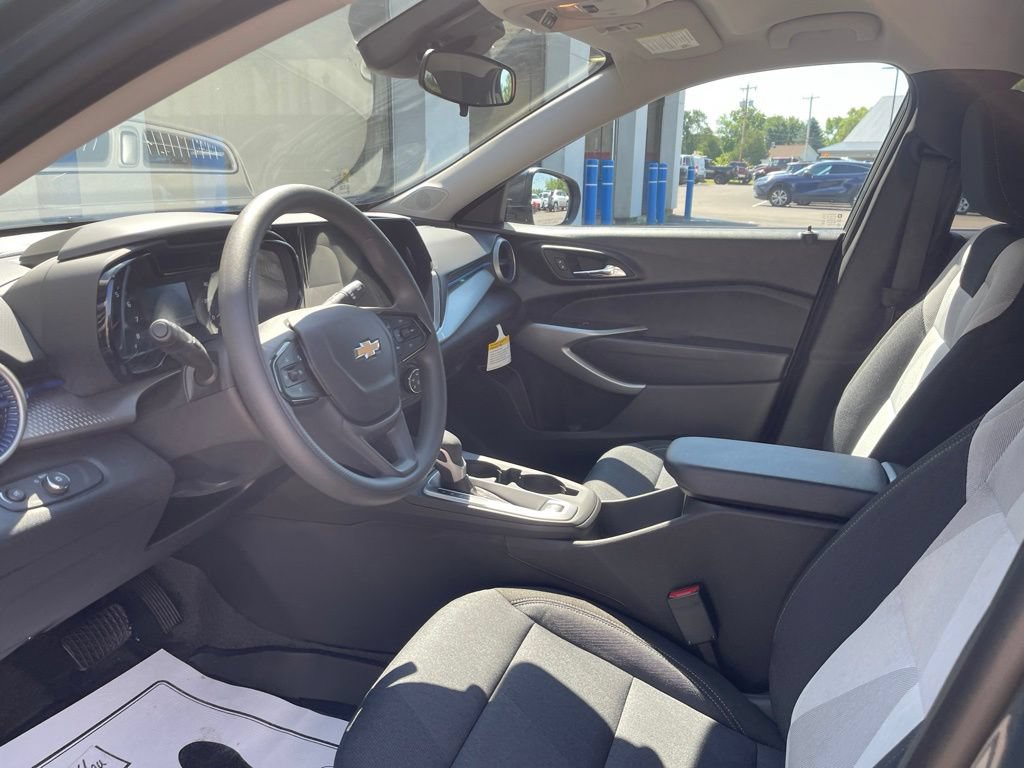 New 2026 Chevrolet Trax LS w/ LS Convenience Package FWD image 15