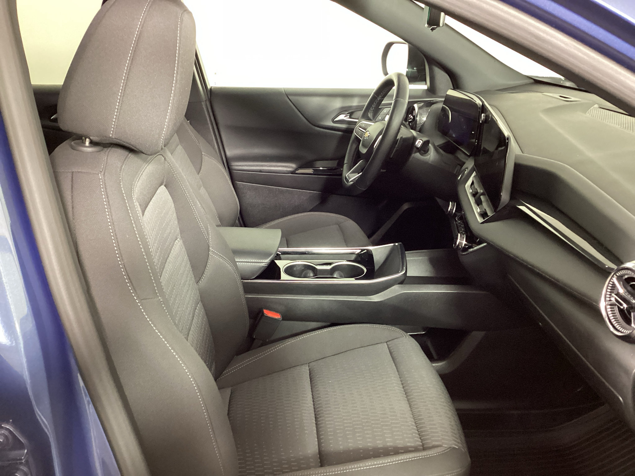Used 2025 Chevrolet Equinox LT w/ Safety and Technology Package AWD/4WD image 10