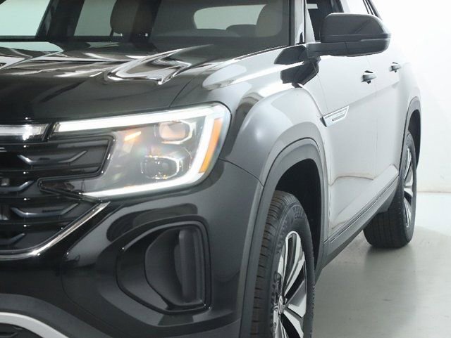 Used 2025 Volkswagen Atlas Cross Sport SE AWD/4WD image 4
