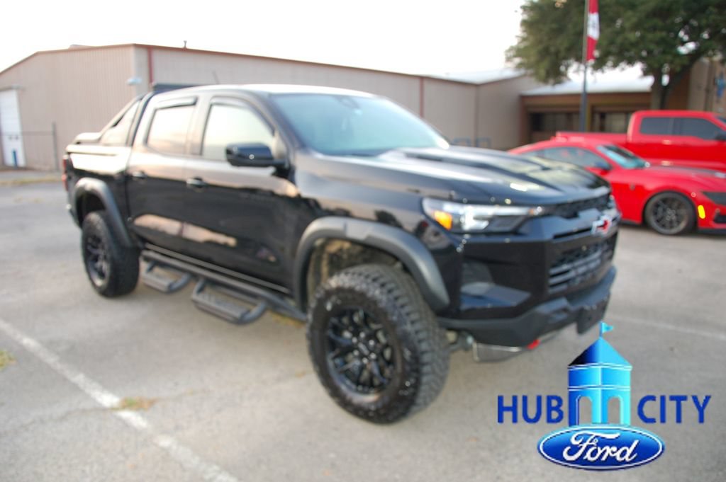Used 2025 Chevrolet Colorado ZR2 w/ Midnight Edition AWD/4WD image 7