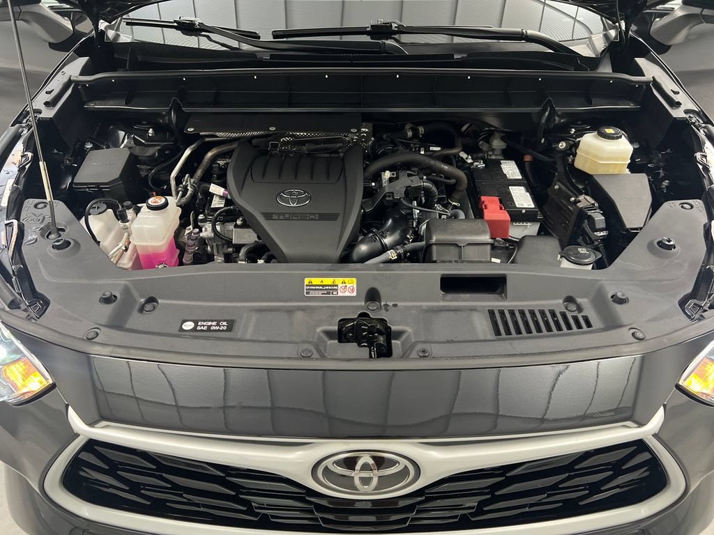 Used 2025 Toyota Highlander XLE FWD image 85