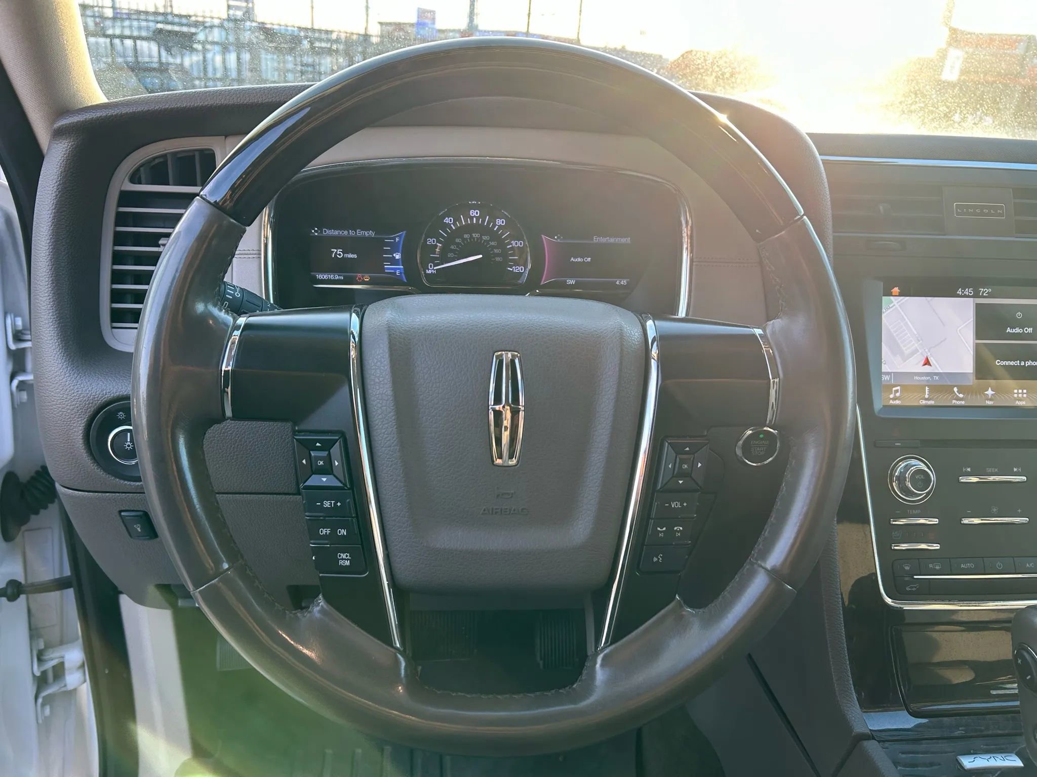 Used 2017 Lincoln Navigator Select RWD image 24