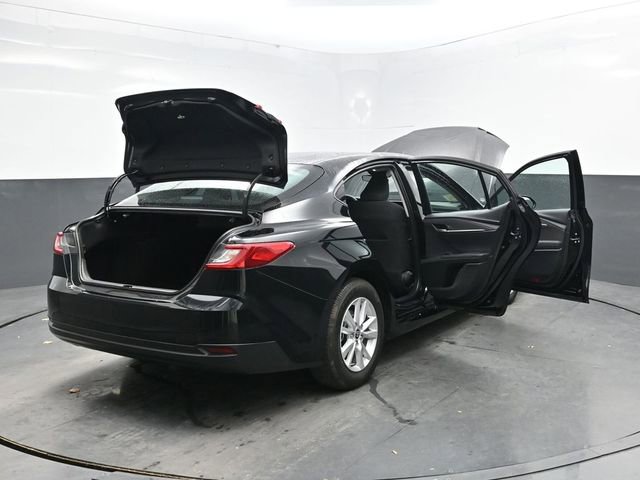 Used 2025 Toyota Camry LE image 45