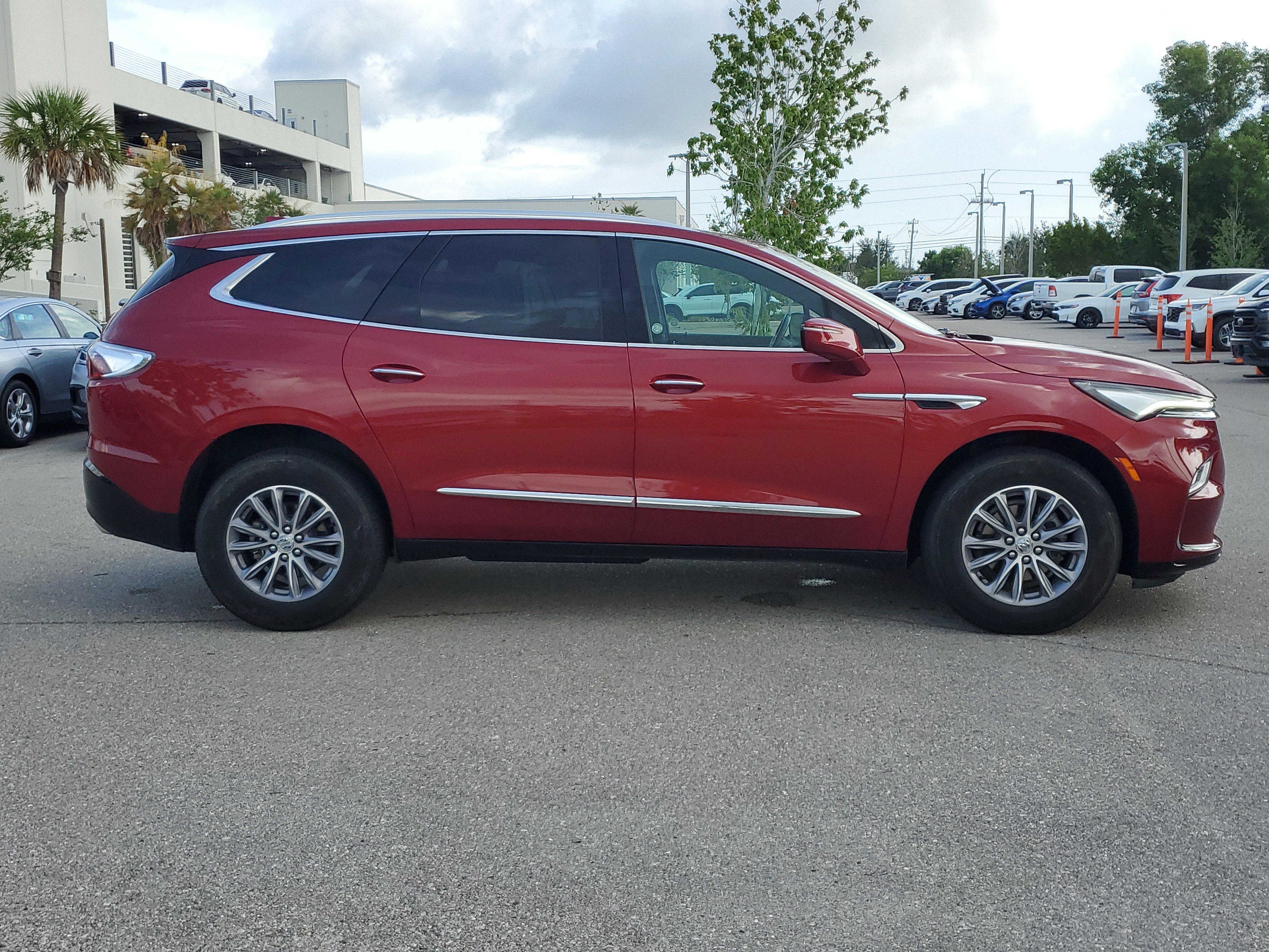 Used 2024 Buick Enclave Premium image 3
