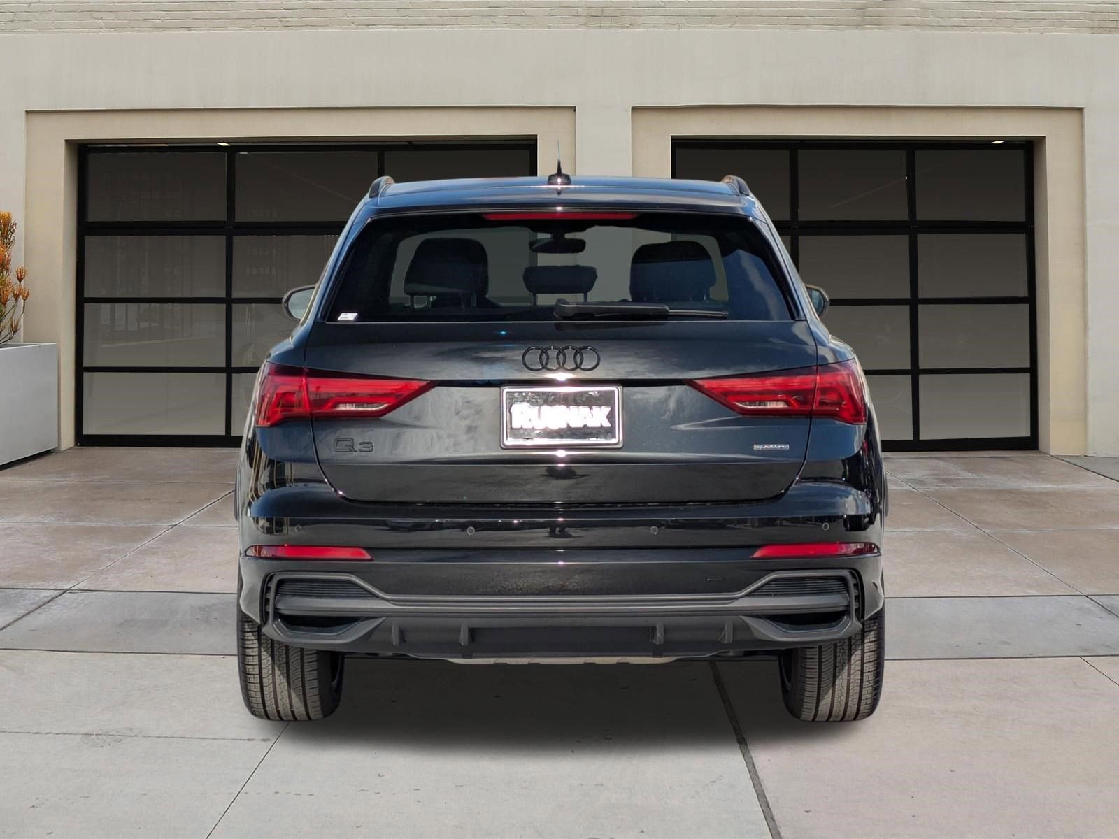 Used 2025 Audi Q3 2.0T Premium w/ Black Optic Sport Package image 5