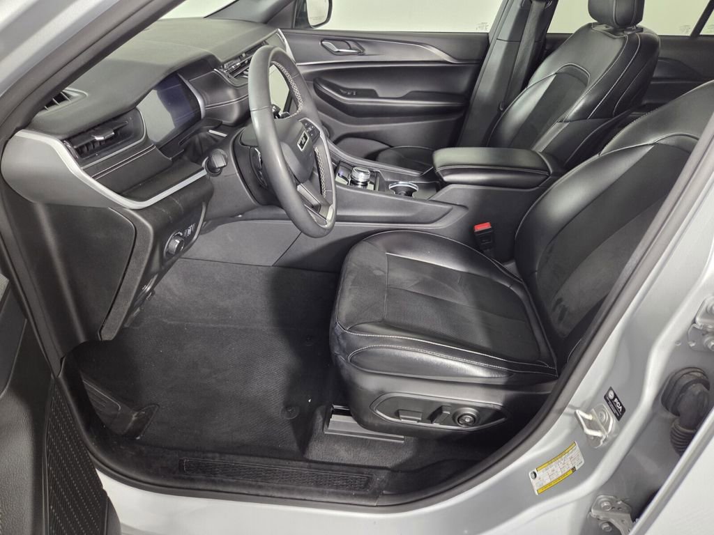 Certified 2024 Jeep Grand Cherokee Altitude image 12