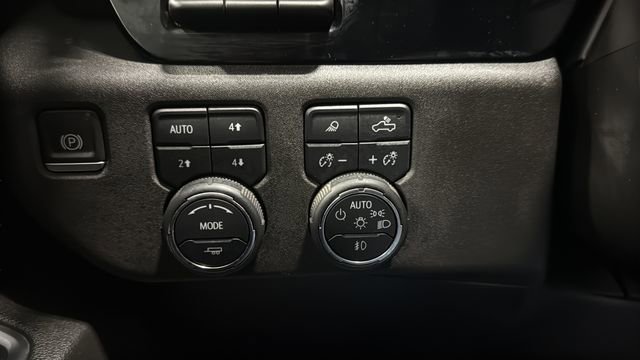 Used 2023 Chevrolet Silverado 1500 High Country w/ Technology Package image 19