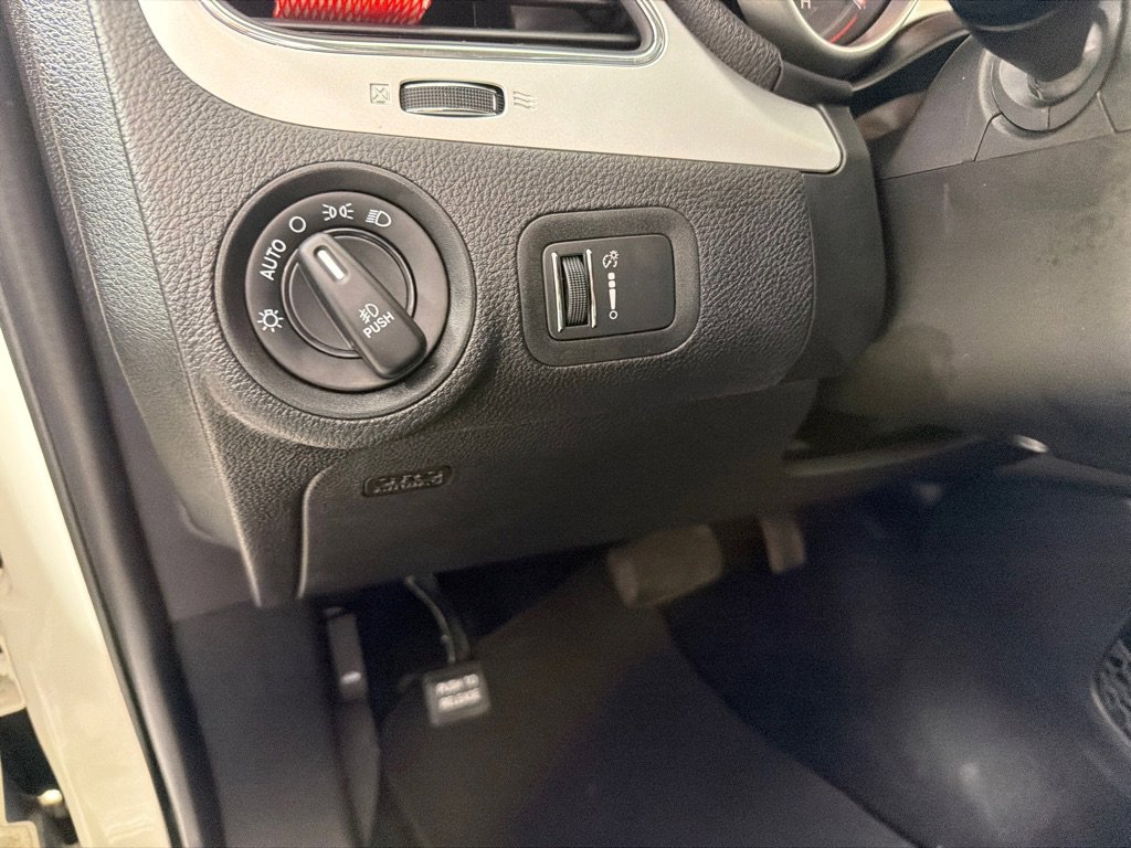 Used 2019 Dodge Journey SE FWD image 12