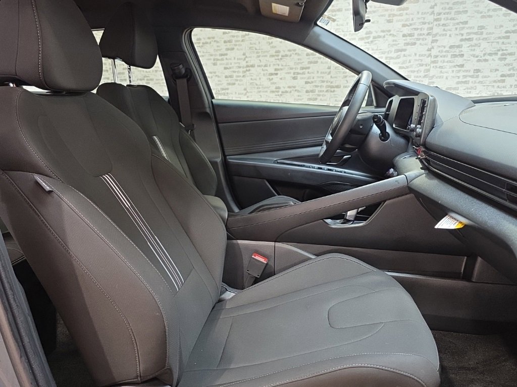 Used 2025 Hyundai Elantra Sport image 14