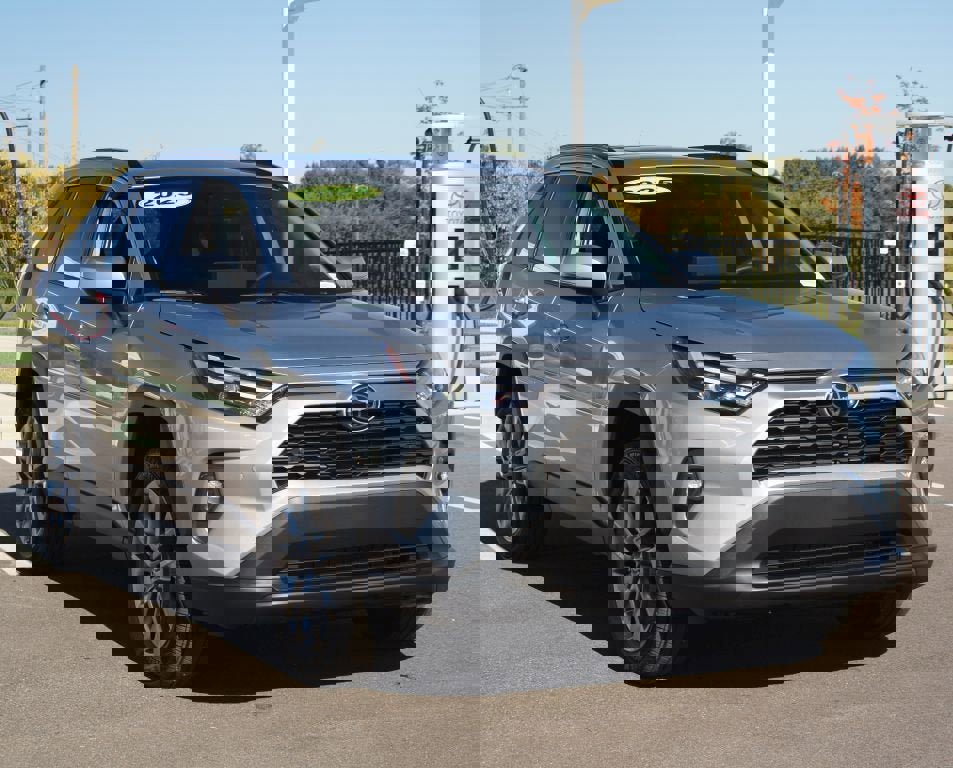 Used 2025 Toyota RAV4 XLE Premium image 2