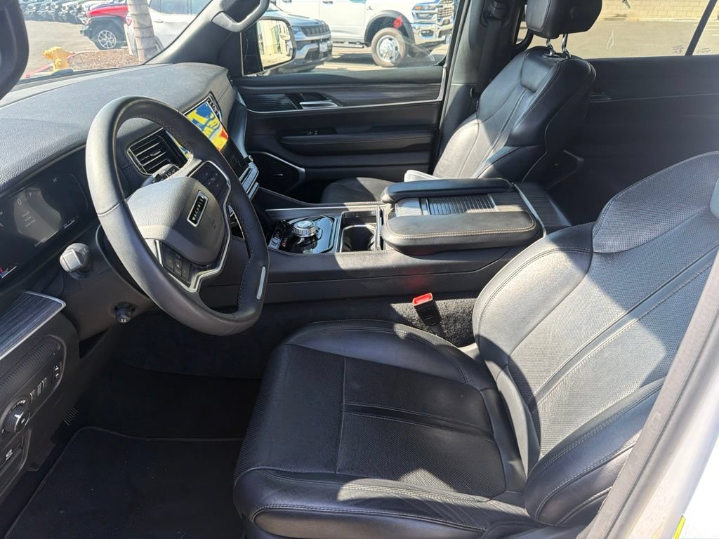 Used 2024 Jeep Wagoneer Series II w/ Flexible Seating Group RWD image 9
