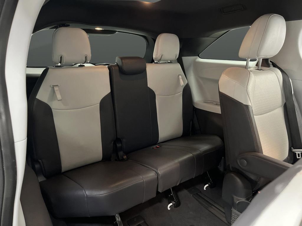 Used 2024 Toyota Sienna XSE image 33