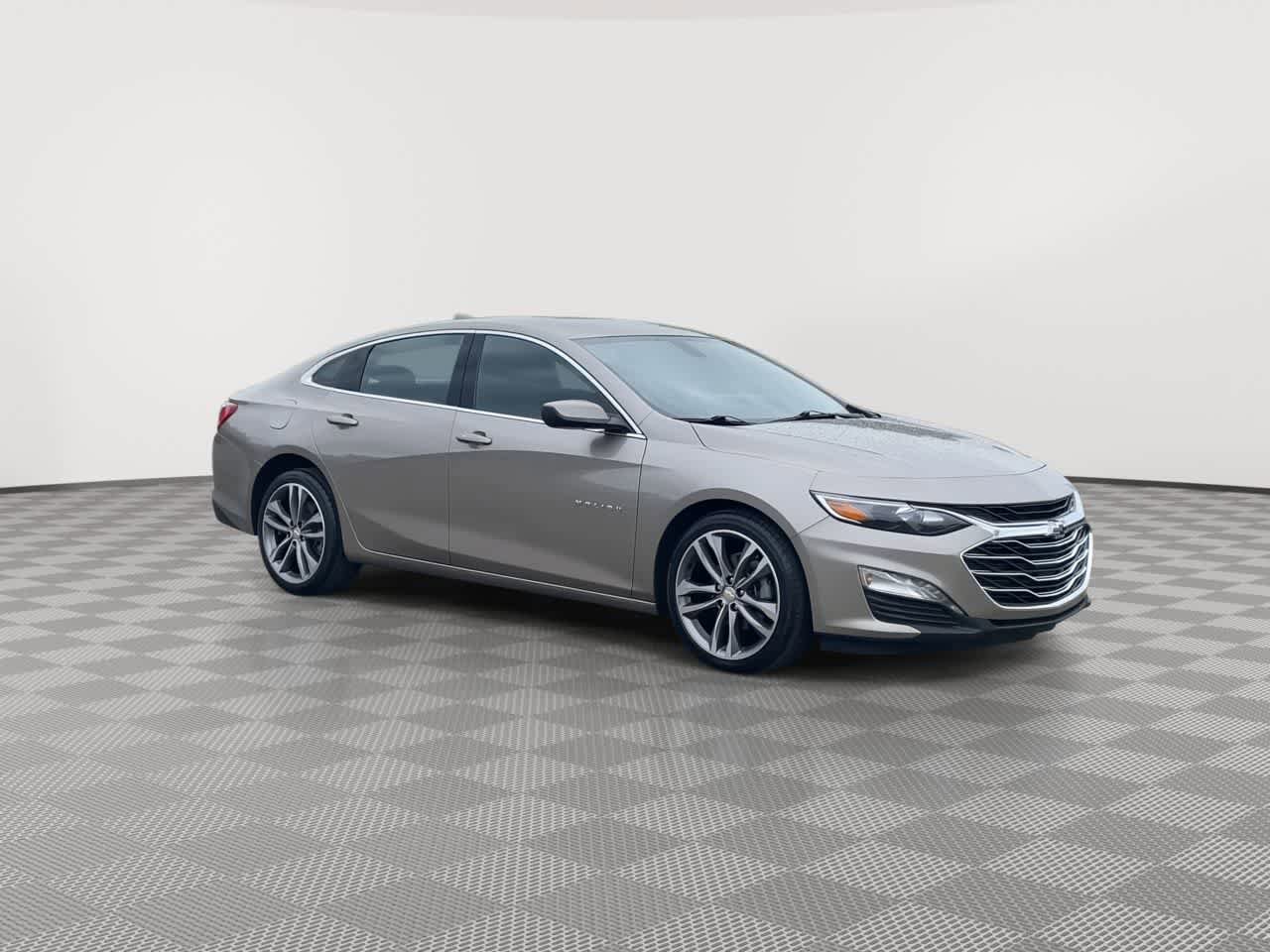 Used 2022 Chevrolet Malibu LT FWD image 2