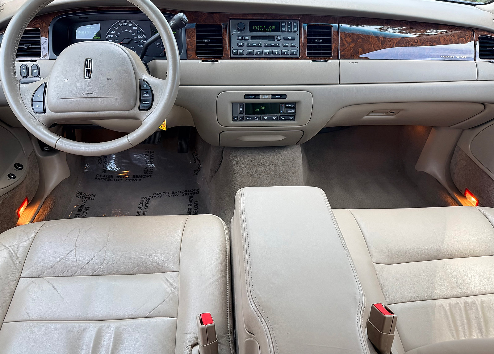 Used 2002 Lincoln Town Car Executive RWD image 20