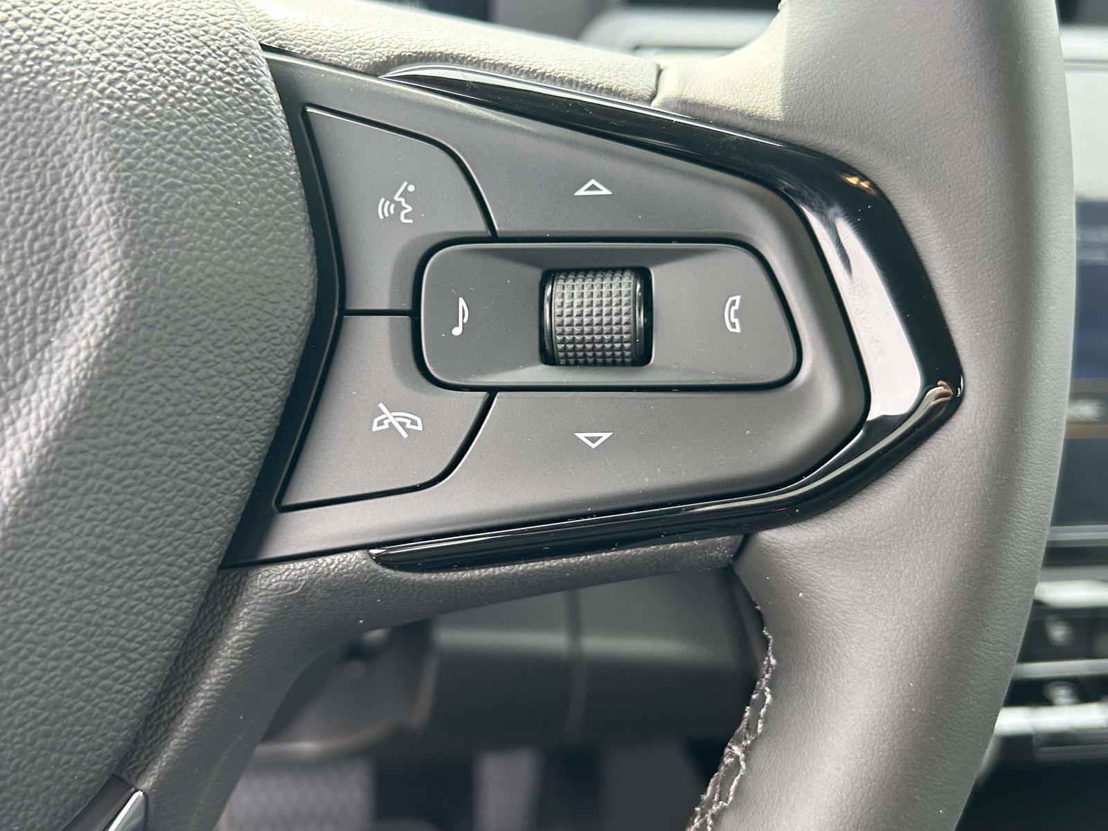 New 2027 Chevrolet Bolt LT w/ Comfort Package FWD image 22