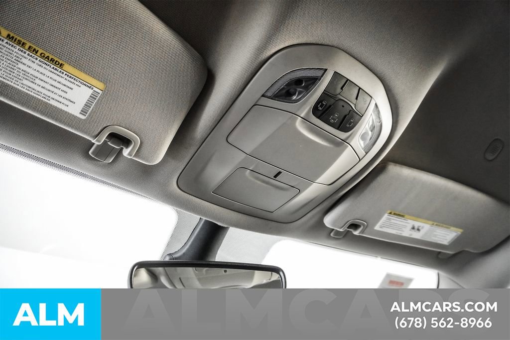 Used 2024 Chrysler Pacifica Select image 57