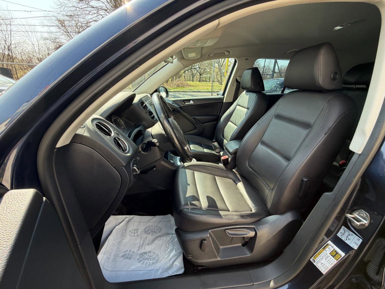 Used 2016 Volkswagen Tiguan S image 19