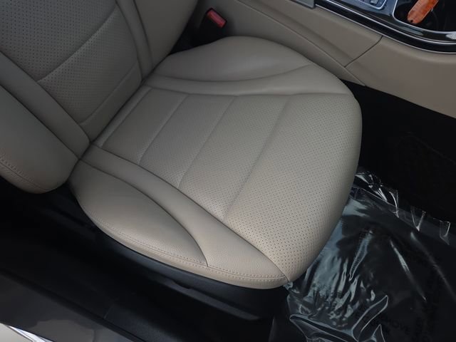 Used 2018 Mercedes-Benz C 300 4MATIC Sedan w/ Premium Package image 33