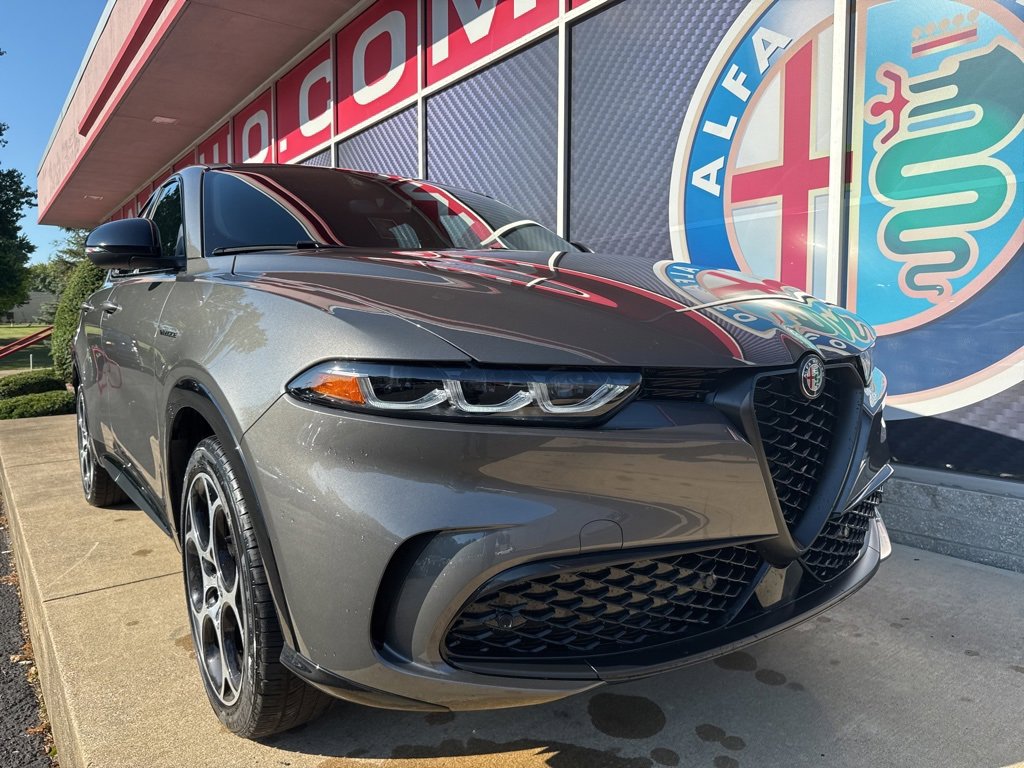 New 2025 Alfa Romeo Tonale Veloce w/ Premium Package image 1