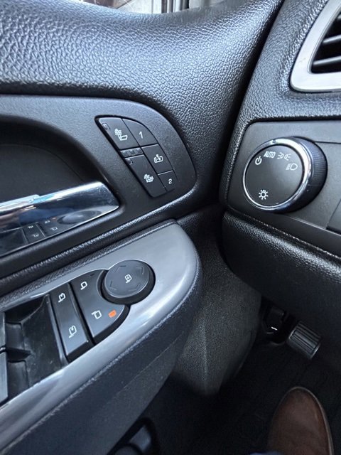 Used 2010 Chevrolet Suburban LT image 24