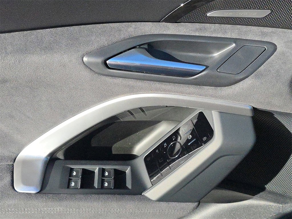 New 2025 Audi SQ5 Prestige image 19