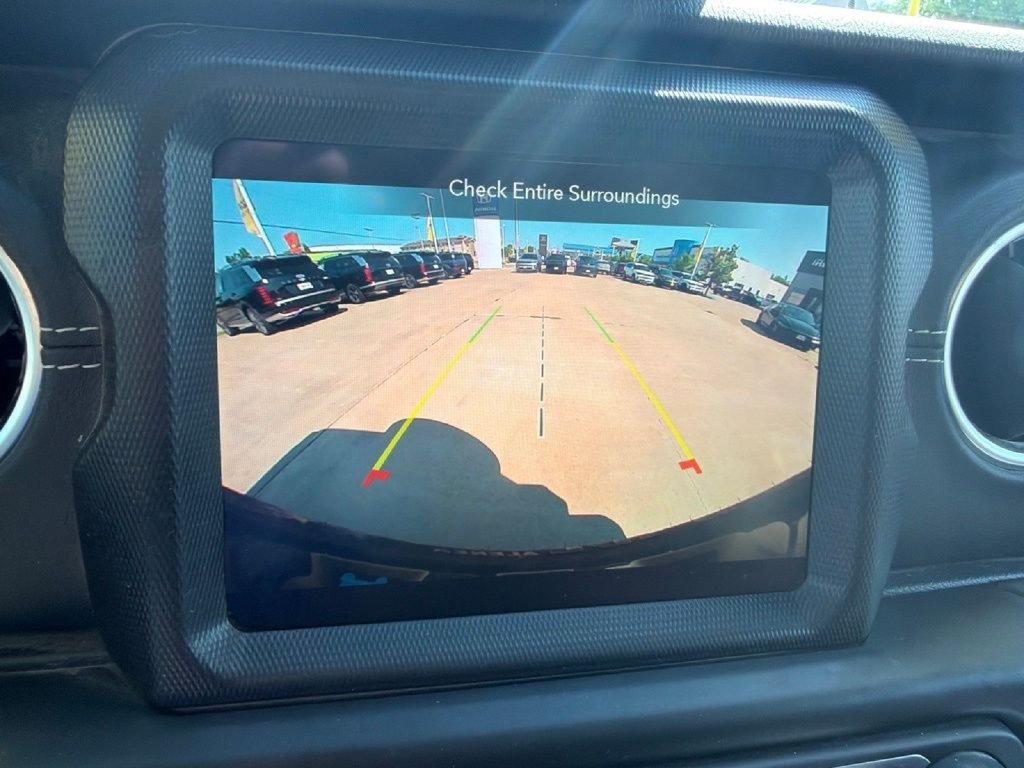 Used 2023 Jeep Wrangler Unlimited Sahara AWD/4WD image 31