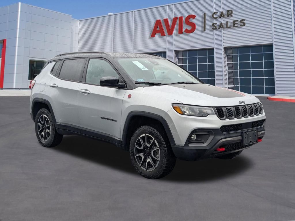 Used 2025 Jeep Compass Trailhawk image 3