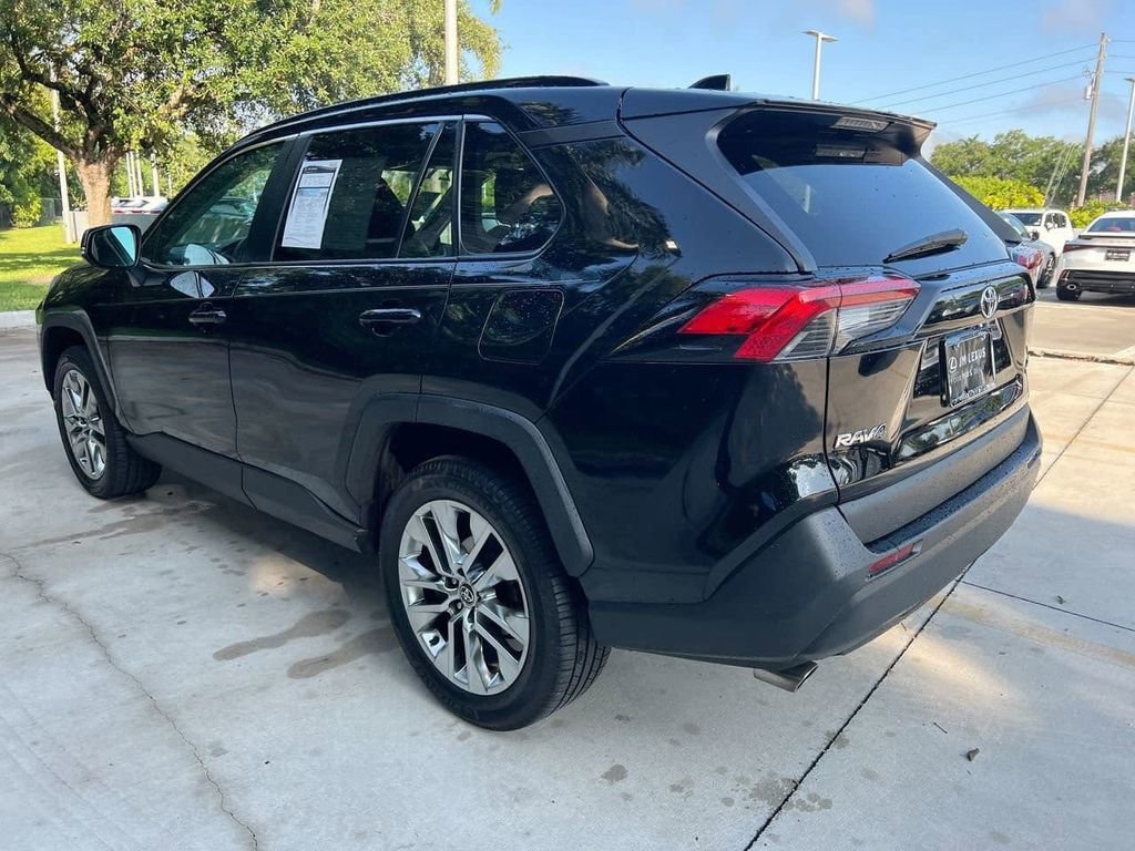 Used 2021 Toyota RAV4 XLE Premium FWD image 5