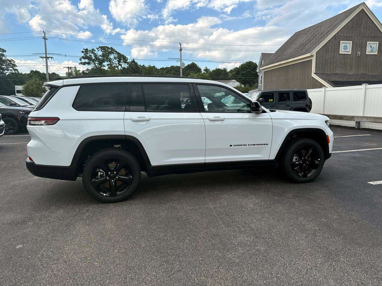 New 2025 Jeep Grand Cherokee L Altitude image 2