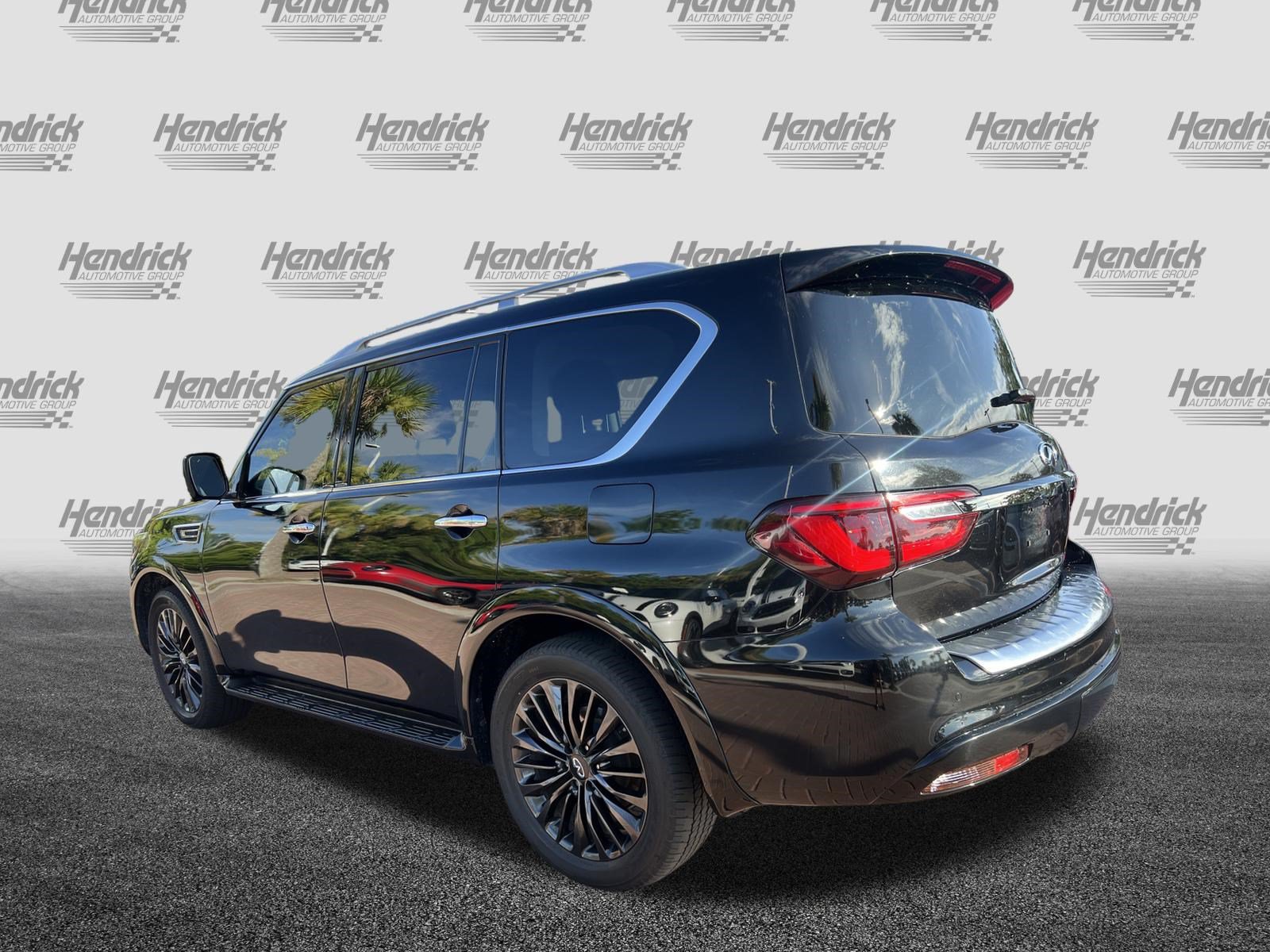 Used 2023 INFINITI QX80 Premium Select w/ All-Season Package RWD image 8
