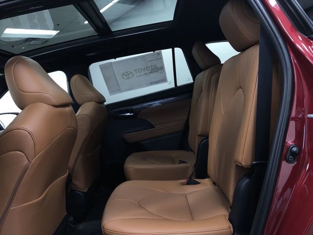 New 2026 Toyota Highlander Platinum image 20