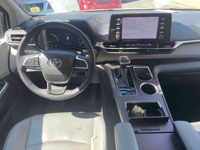 Used 2023 Toyota Sienna XLE FWD image 13
