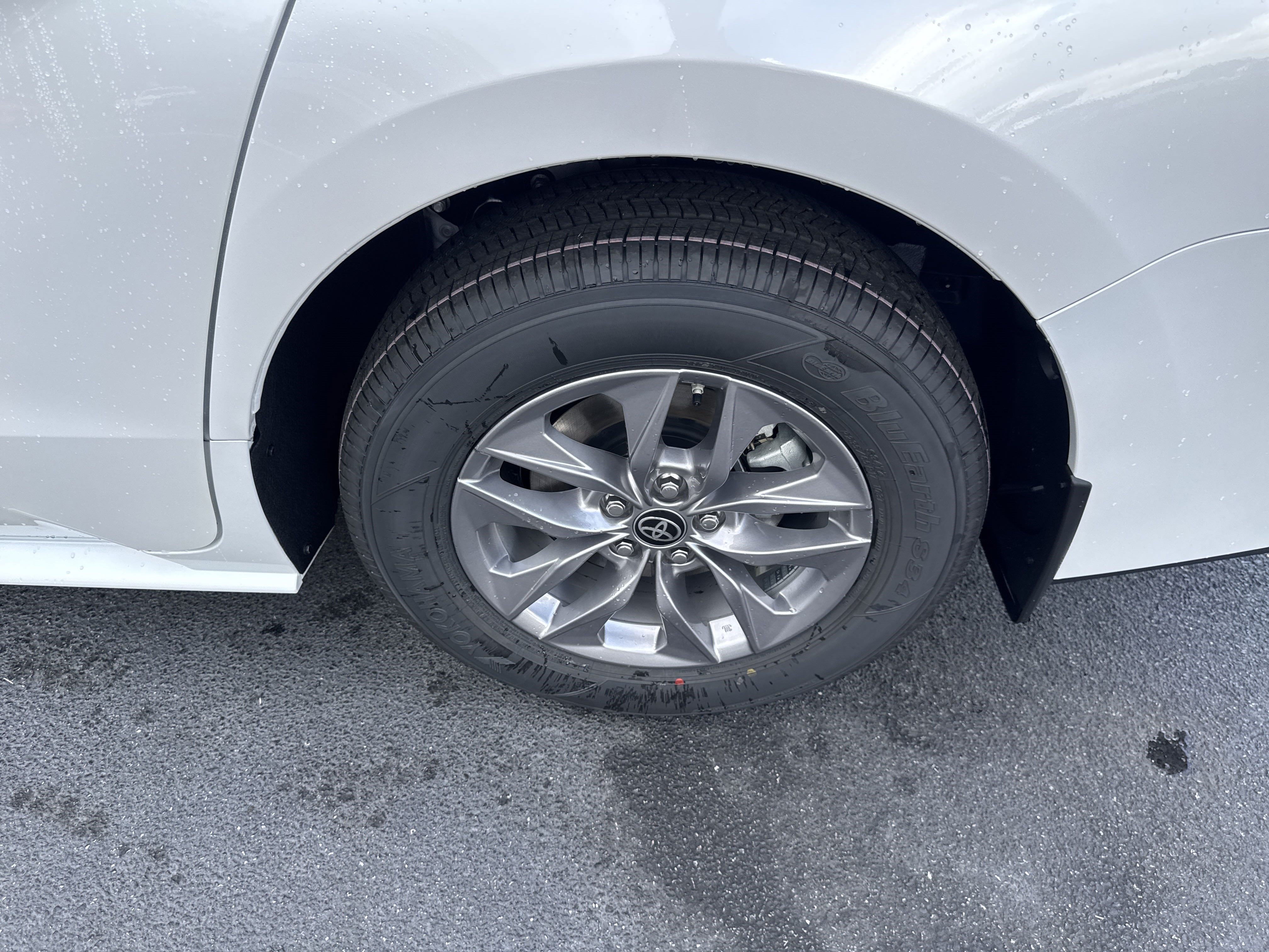 New 2025 Toyota Sienna XLE FWD image 12
