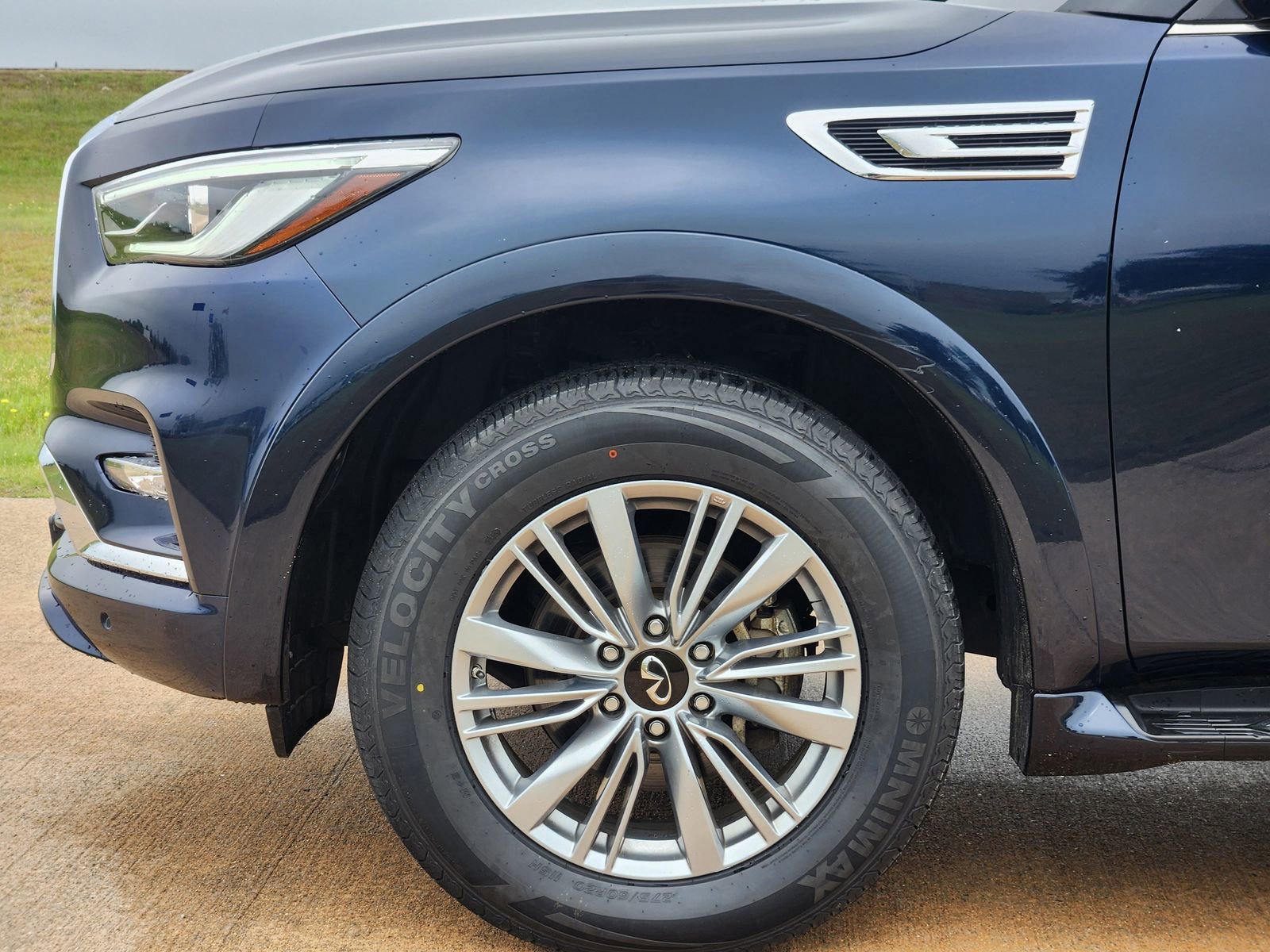 Used 2024 INFINITI QX80 Luxe RWD image 13