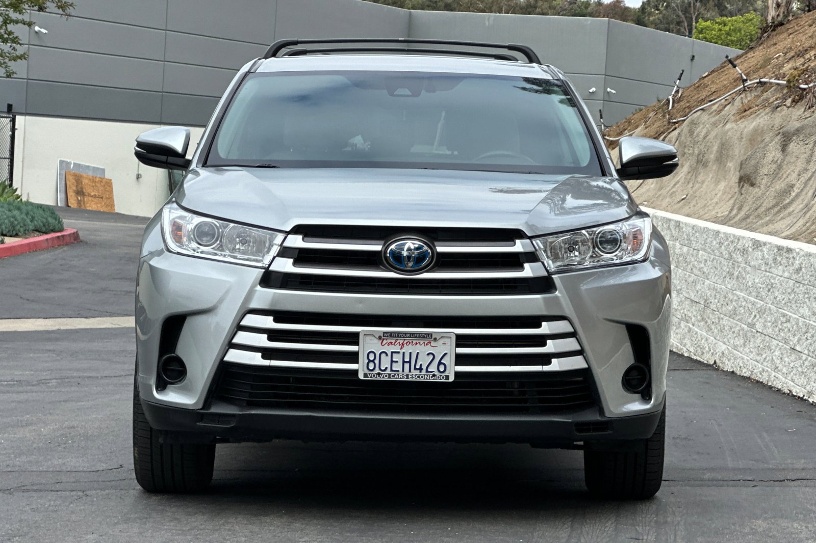 Used 2018 Toyota Highlander LE w/ Carpet Mat Package (TMS) AWD/4WD image 9