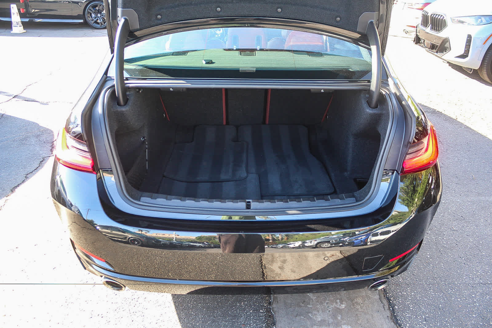 Used 2023 BMW 330i Sedan w/ Parking Assistance Package RWD image 33