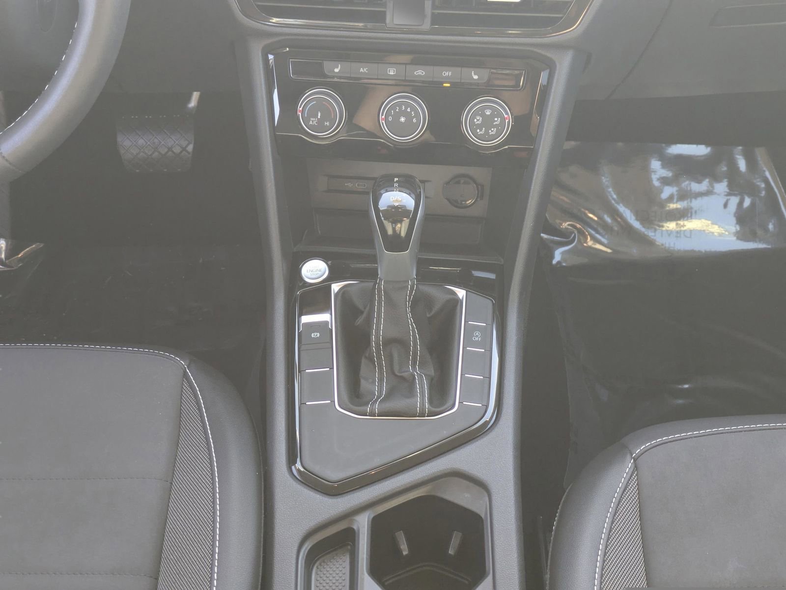 Used 2023 Volkswagen Taos SE image 25