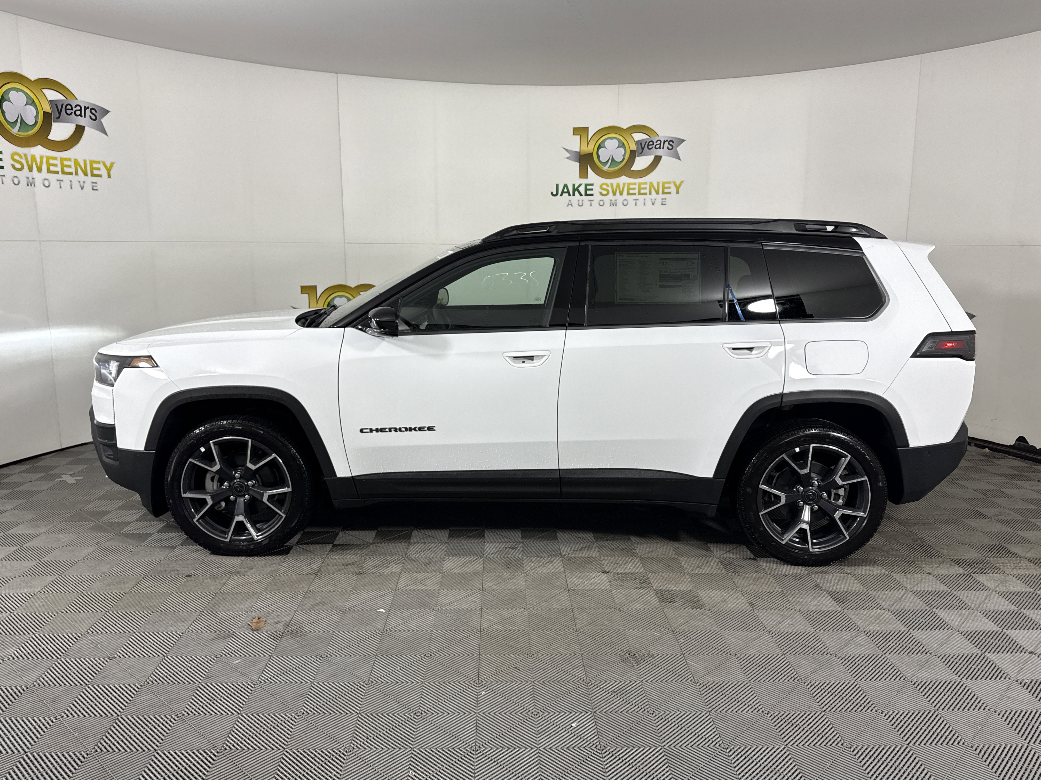 New 2026 Jeep Cherokee Overland image 5